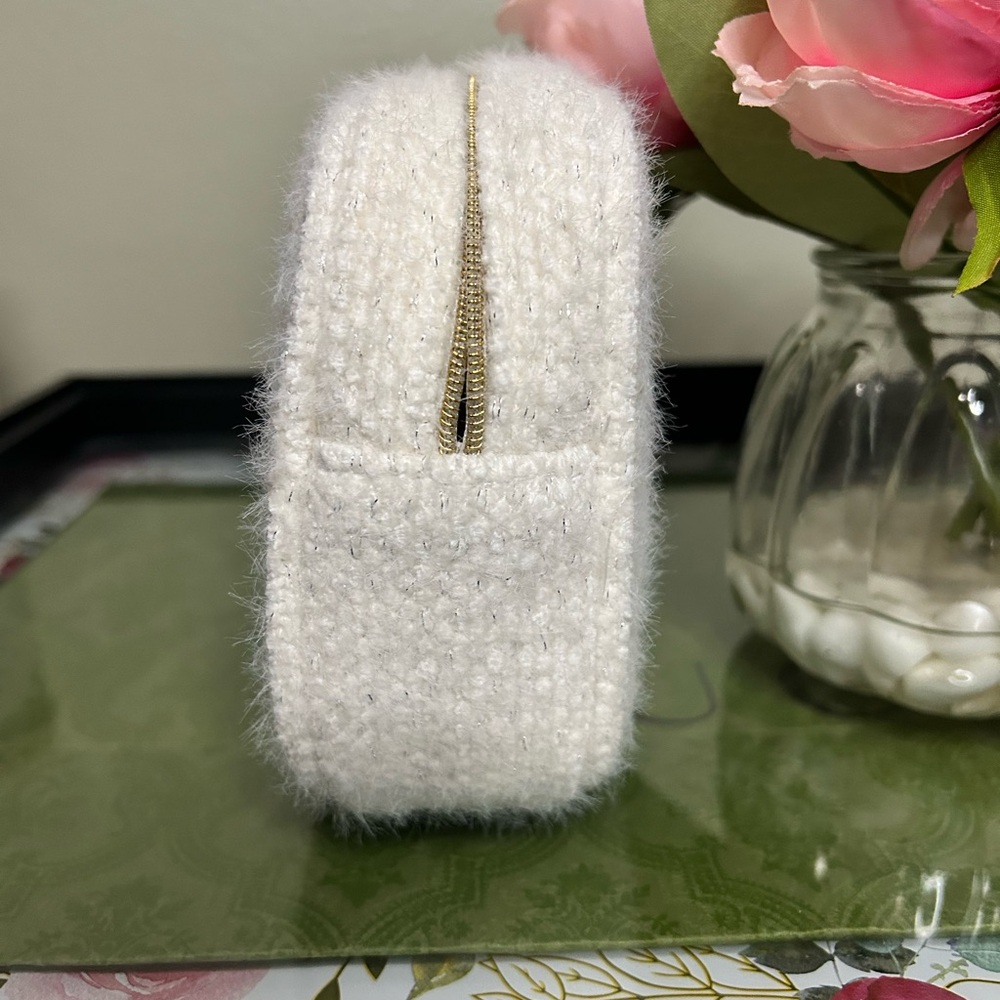 Chanel Beauté Ivory Textured Pouch - Picture 3 of 7